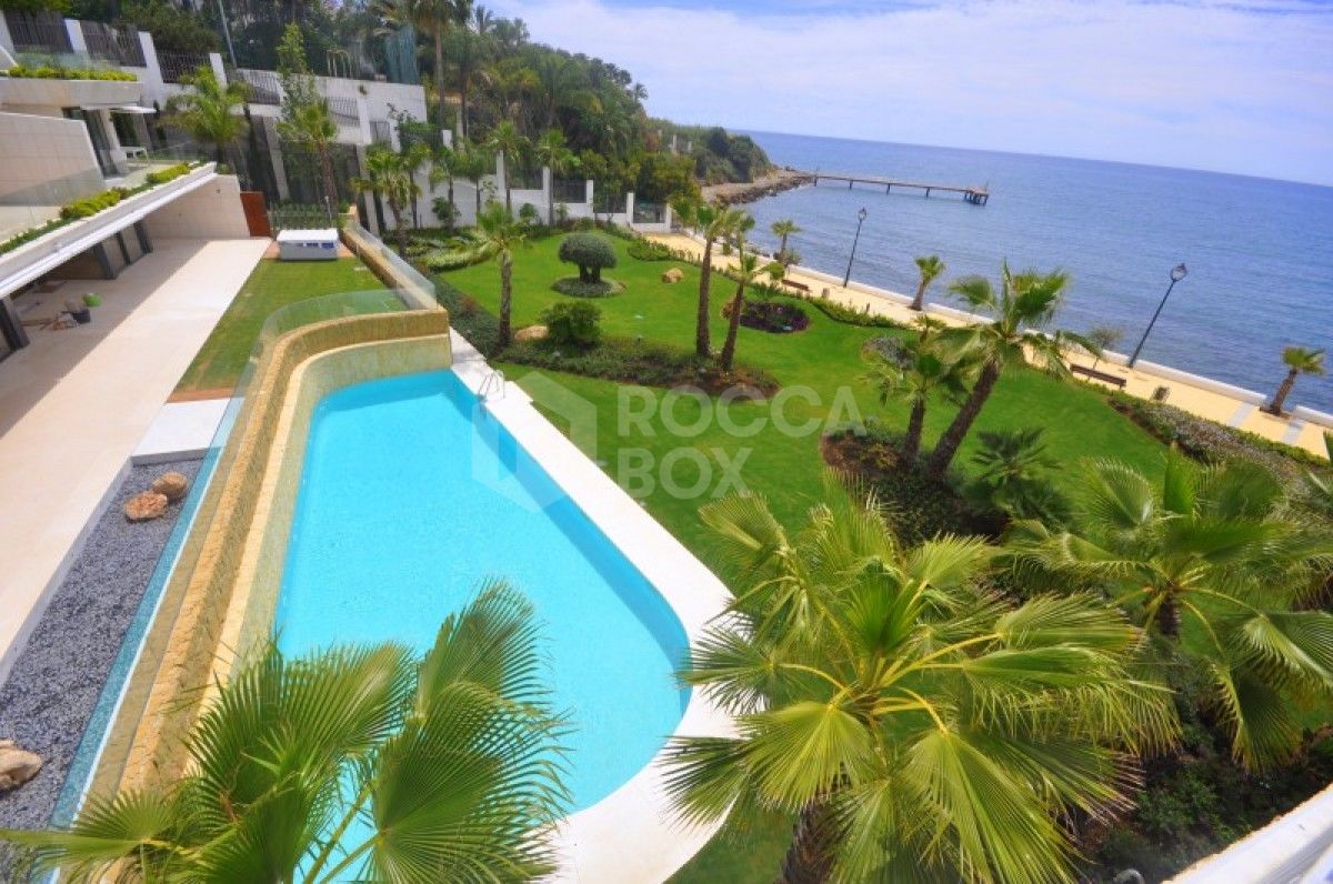 LUXURIOUS 2 BED 2 BATH APARTMENT WITH BREATHTAKING SEA VIEWS!