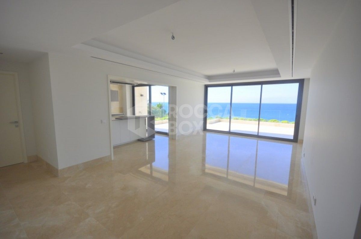 LUXURIOUS 2 BED 2 BATH APARTMENT WITH BREATHTAKING SEA VIEWS!