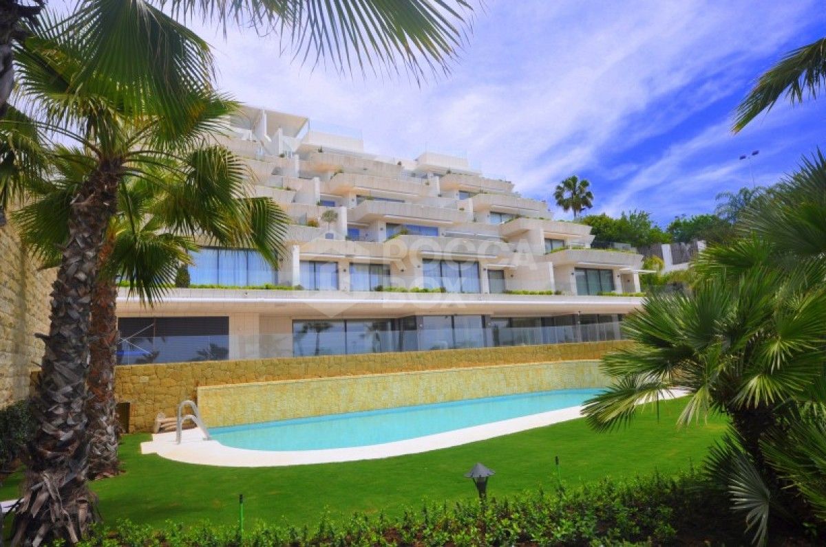 LUXURIOUS 2 BED 2 BATH APARTMENT WITH BREATHTAKING SEA VIEWS!