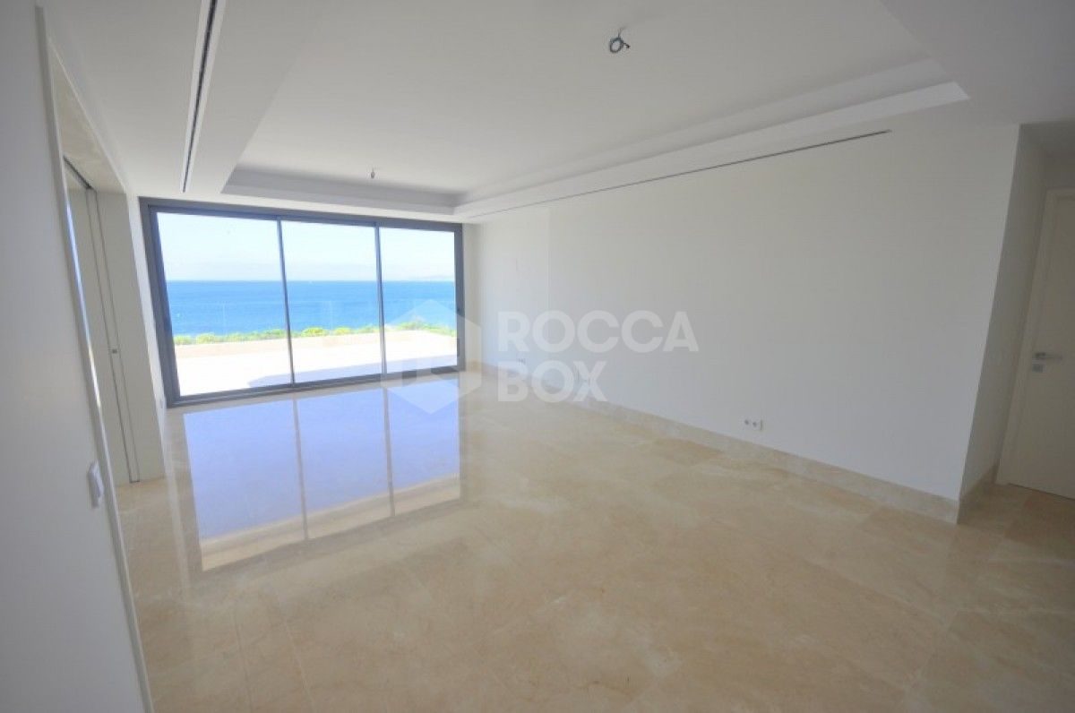 LUXURIOUS 2 BED 2 BATH APARTMENT WITH BREATHTAKING SEA VIEWS!