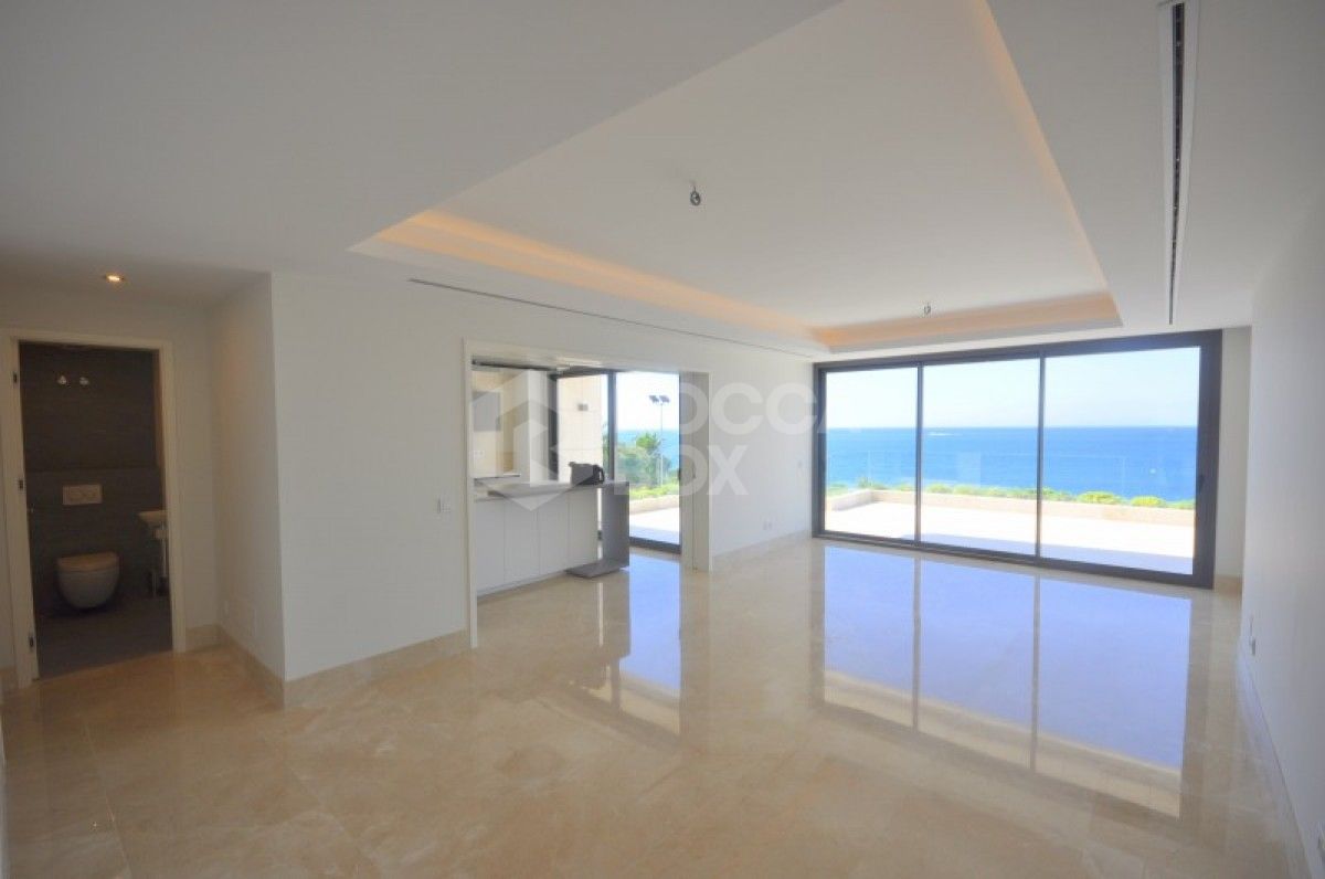 LUXURIOUS 2 BED 2 BATH APARTMENT WITH BREATHTAKING SEA VIEWS!