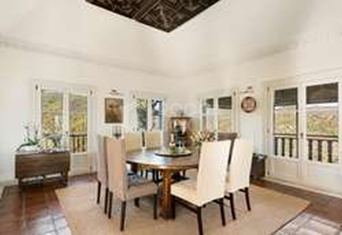 Fully renovated cortijo with spectacular views in Benahavis for Sale