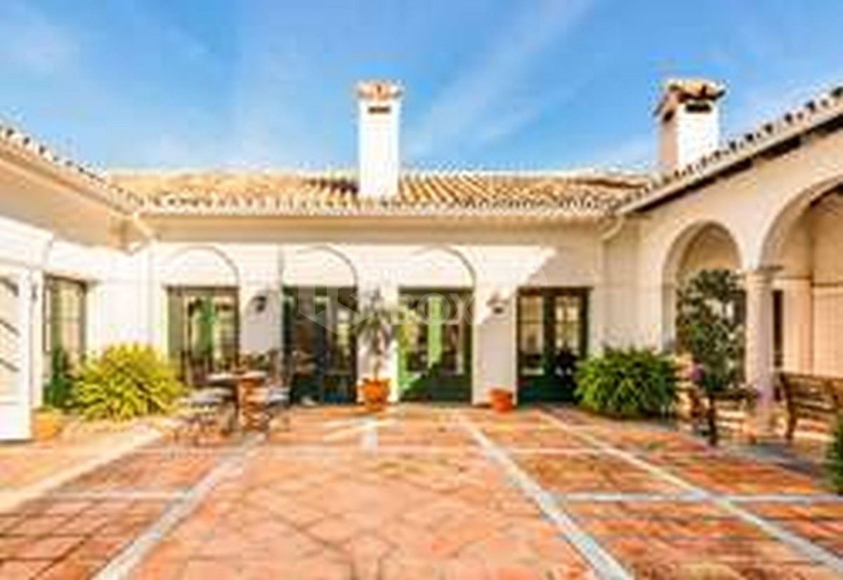 Fully renovated cortijo with spectacular views in Benahavis for Sale