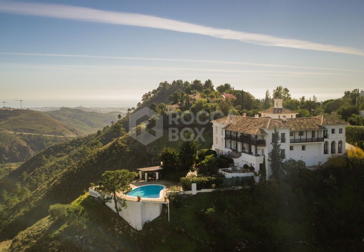 Fully renovated cortijo with spectacular views in Benahavis for Sale