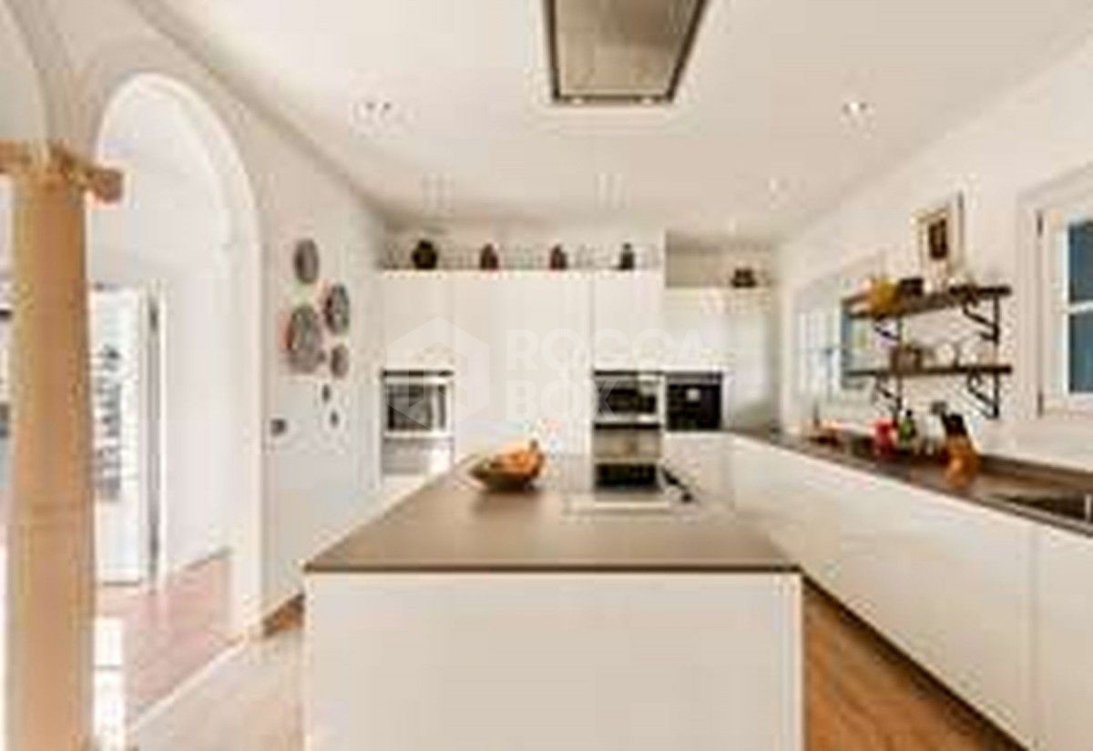 Fully renovated cortijo with spectacular views in Benahavis for Sale