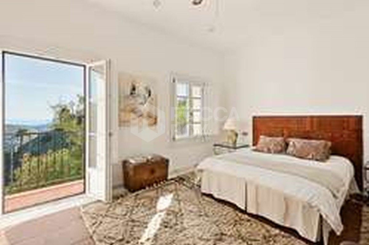 Fully renovated cortijo with spectacular views in Benahavis for Sale