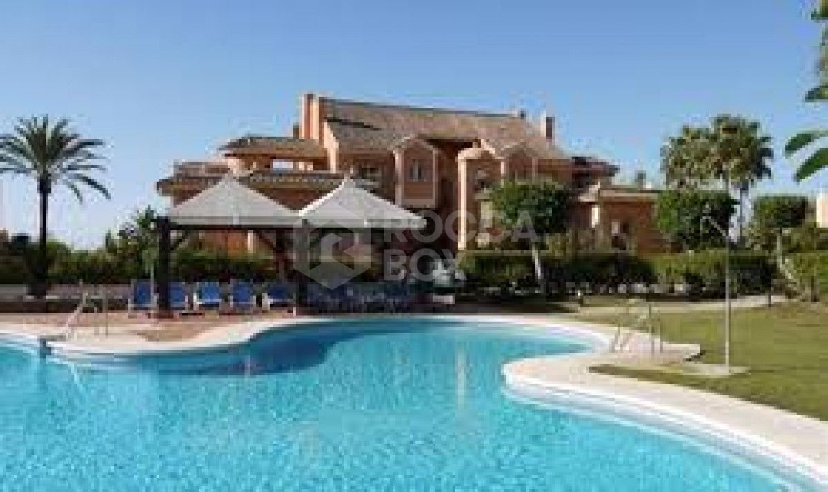 Super spacious 3 bed duplex apartment for sale in Nueva Andalucia Alta