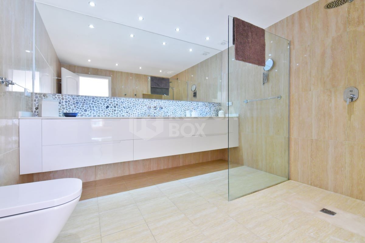 Refurbished 5 bedroom villa for sale in El Rosario,Marbella.