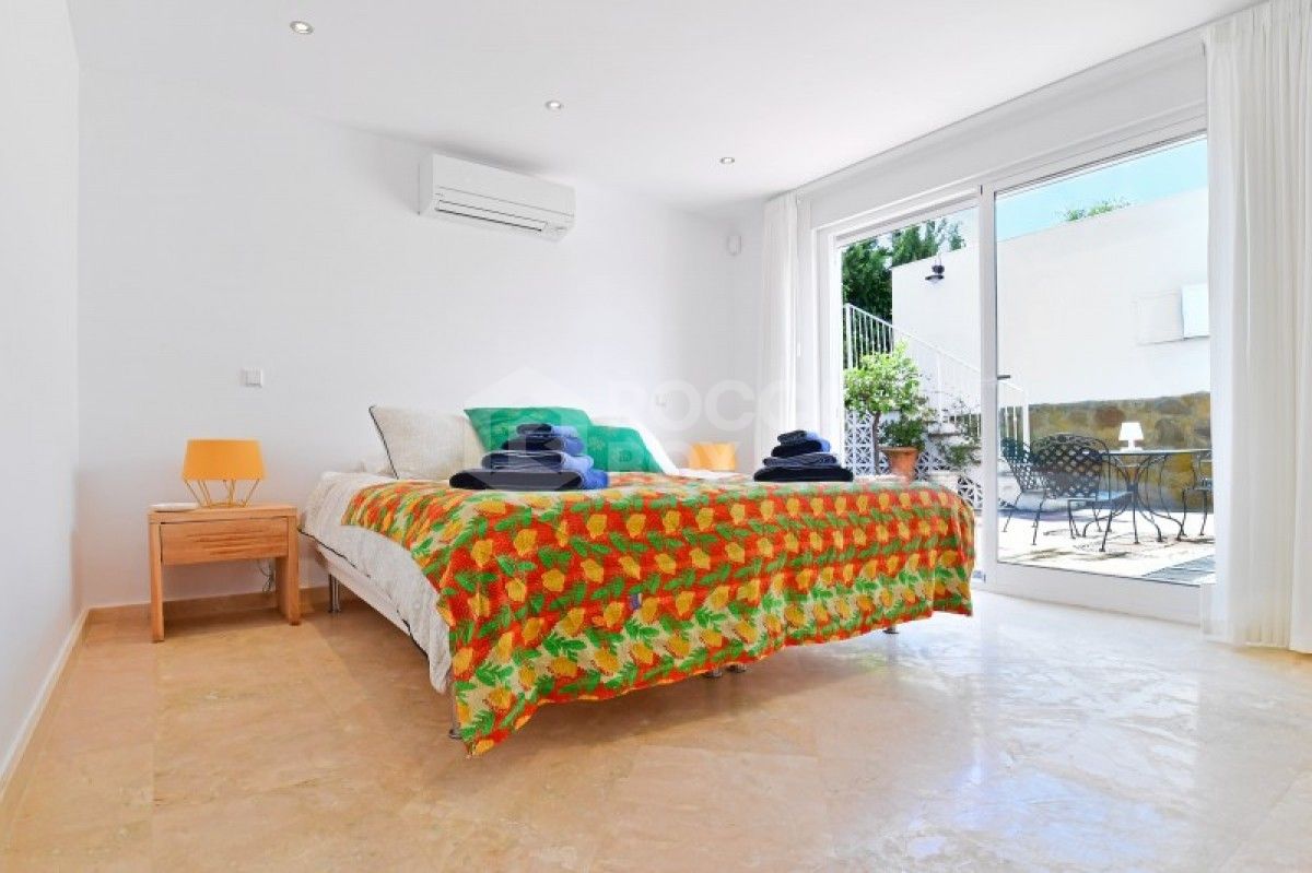 Refurbished 5 bedroom villa for sale in El Rosario,Marbella.