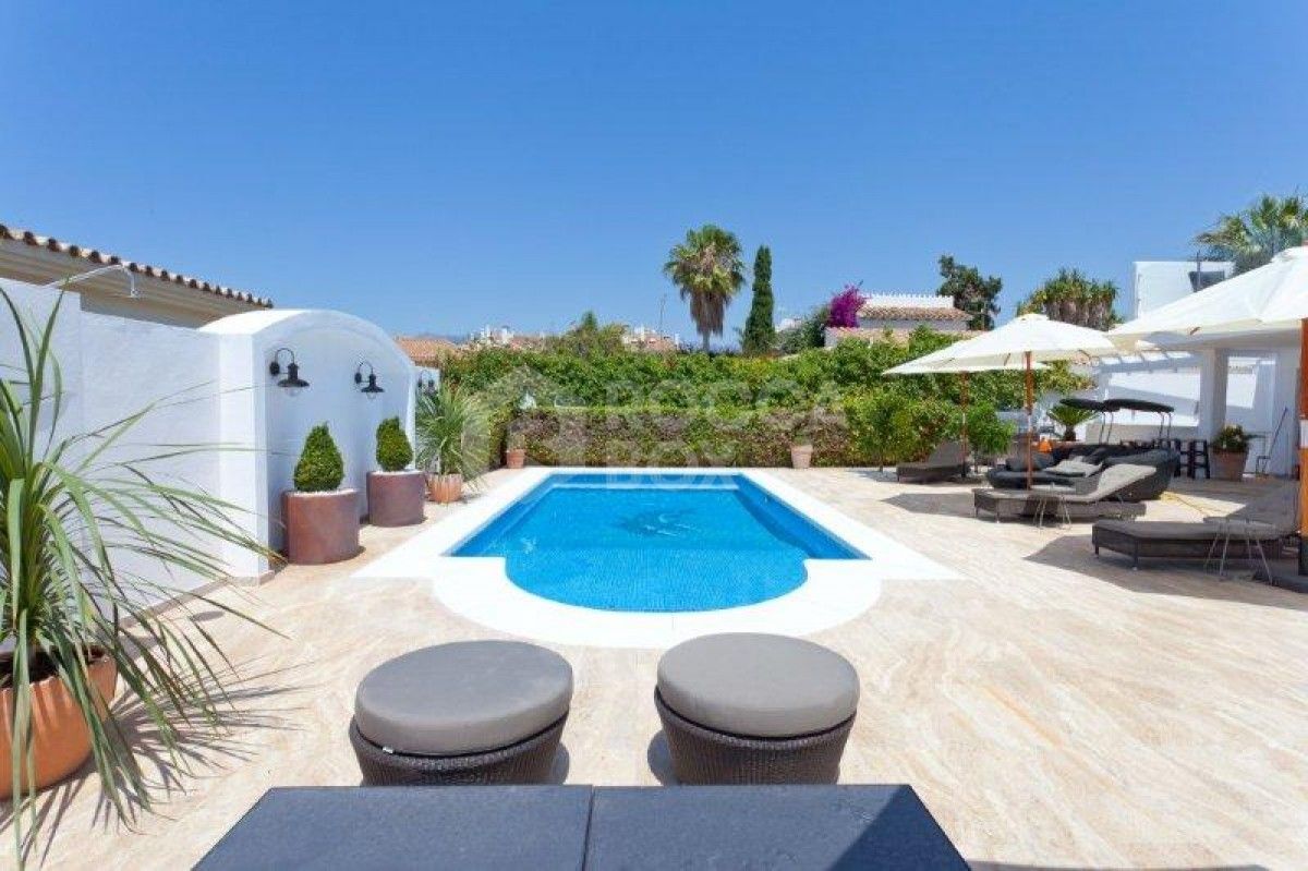 Refurbished 5 bedroom villa for sale in El Rosario,Marbella.