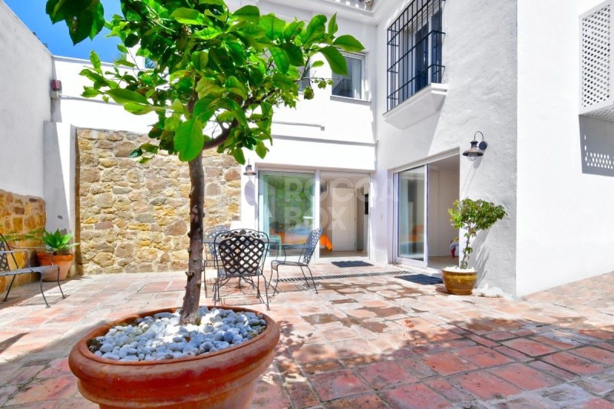 Refurbished 5 bedroom villa for sale in El Rosario,Marbella.