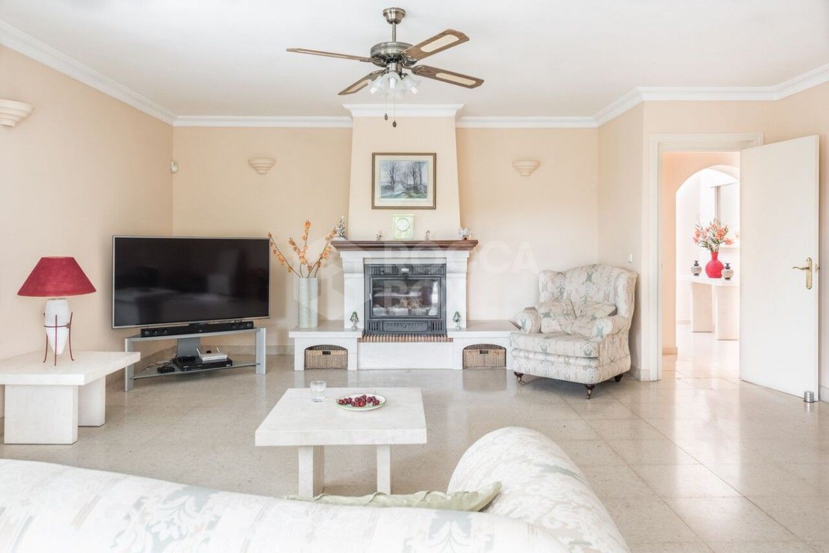 CHARMING bright 5 bed villa in Estepona