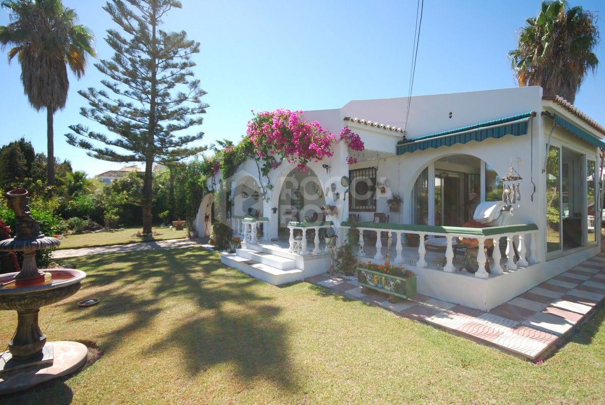 CHARMING bright 5 bed villa in Estepona