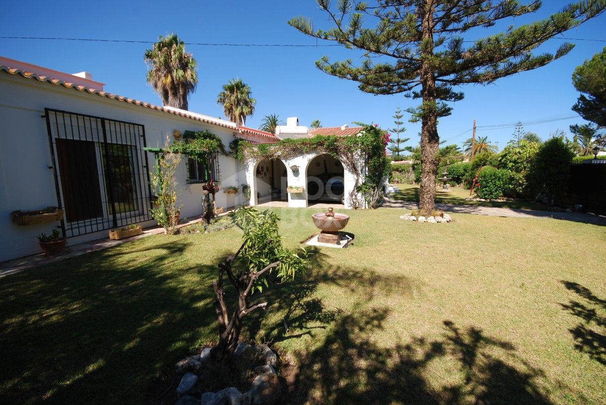 CHARMING bright 5 bed villa in Estepona