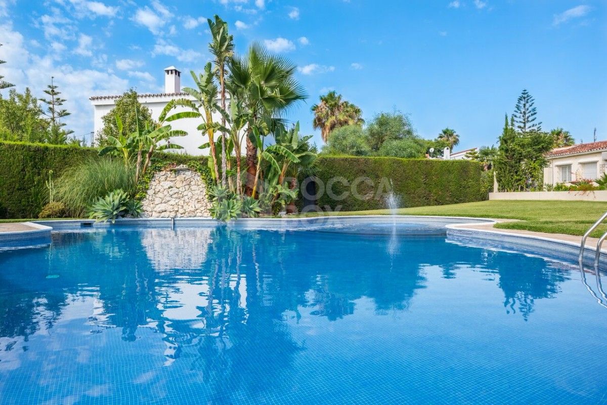 CHARMING bright 5 bed villa in Estepona