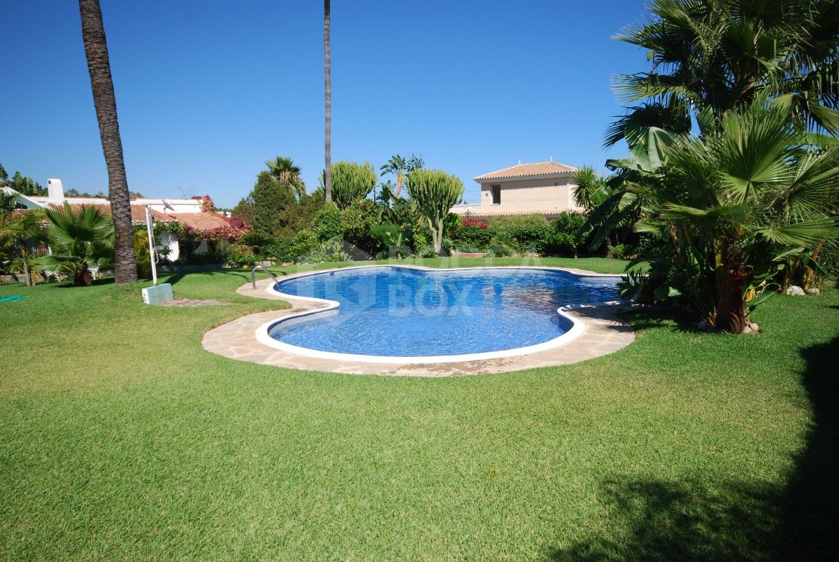 CHARMING bright 5 bed villa in Estepona