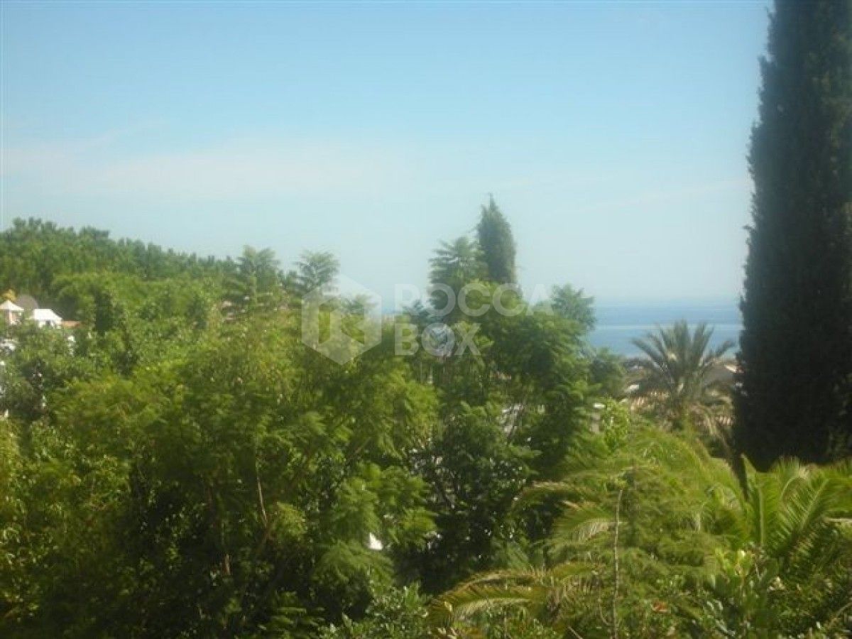 Exquisite large garden apartment in Marbella to sale