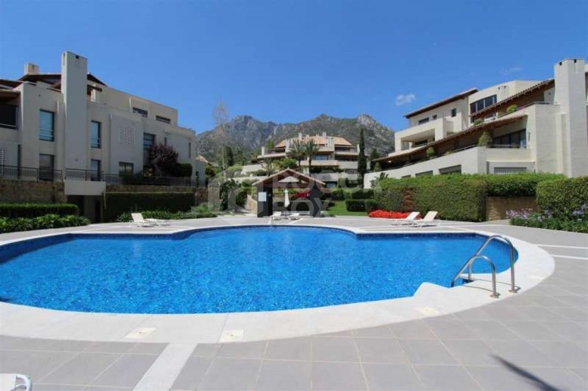 Exquisite large garden apartment in Marbella to sale