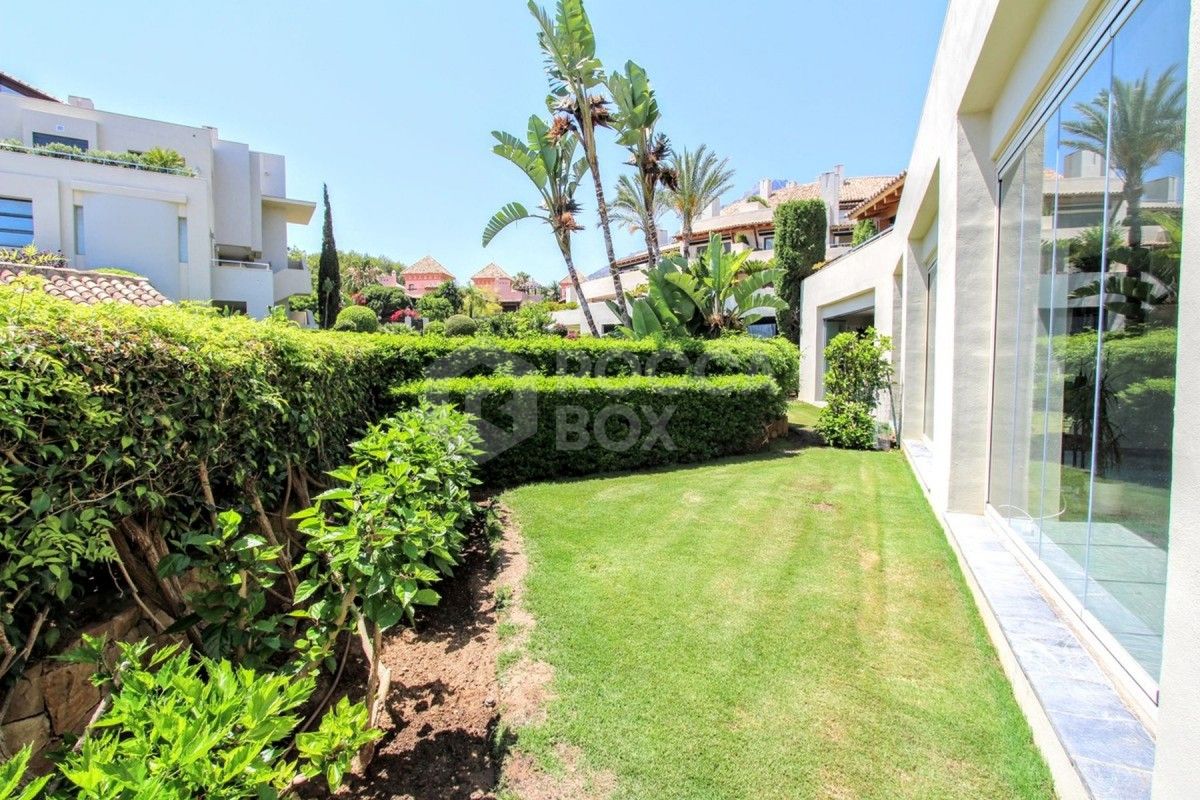 Exquisite large garden apartment in Marbella to sale