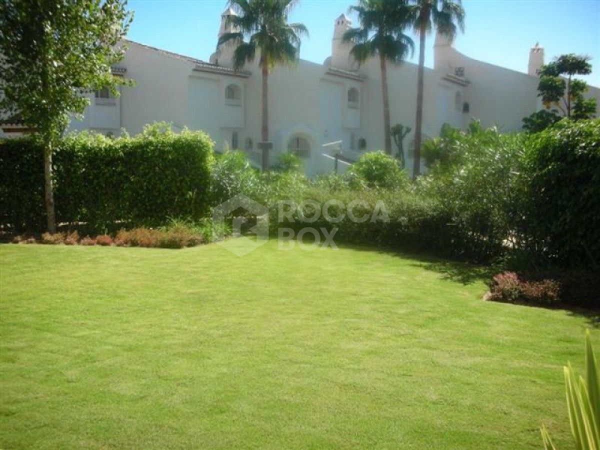 Exquisite large garden apartment in Marbella to sale