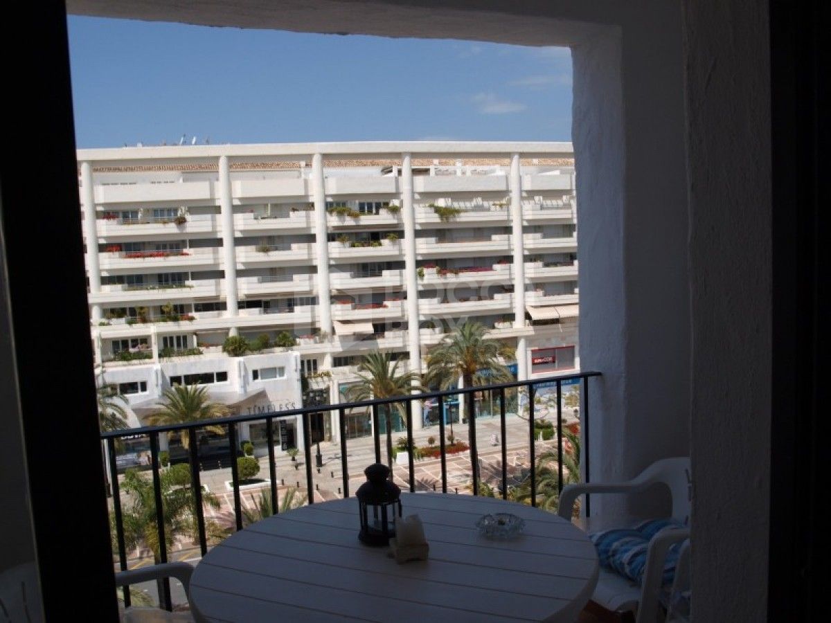 Stunning 3 bed penthouse apartment in Puerto Banus