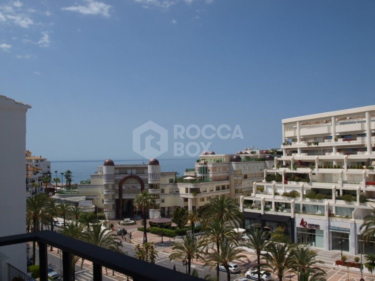 Stunning 3 bed penthouse apartment in Puerto Banus