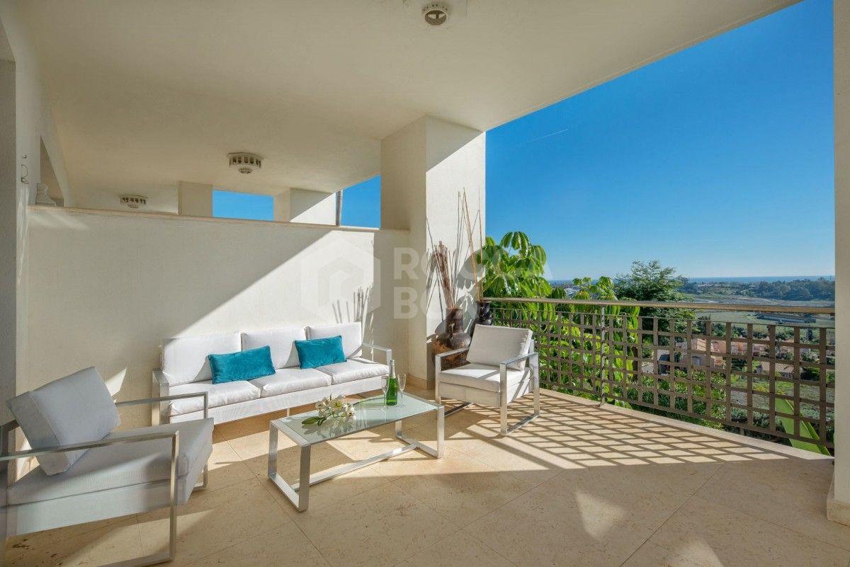 Beautiful 2 bed Fully furnished apartment for sale in Behanavis