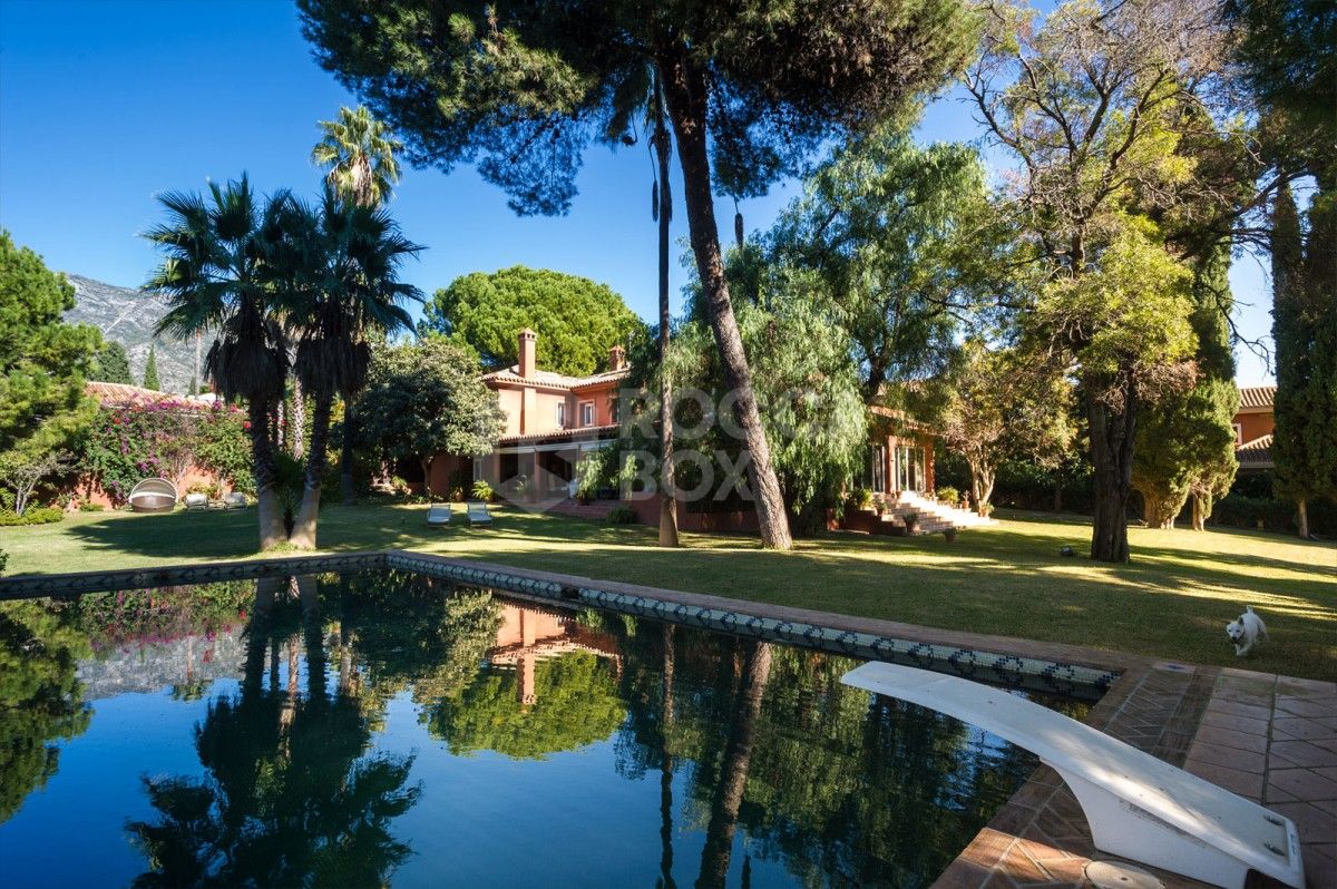 Stately Villa for sale in Nagueles, Marbella