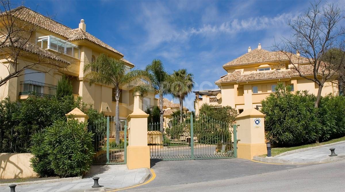 Three bedroom beachfront apartment for sale in Rio Real,Marbella.