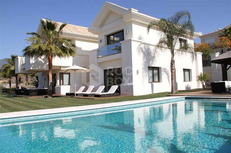 5 bedroom, first line golf, Villa in La Alqueria