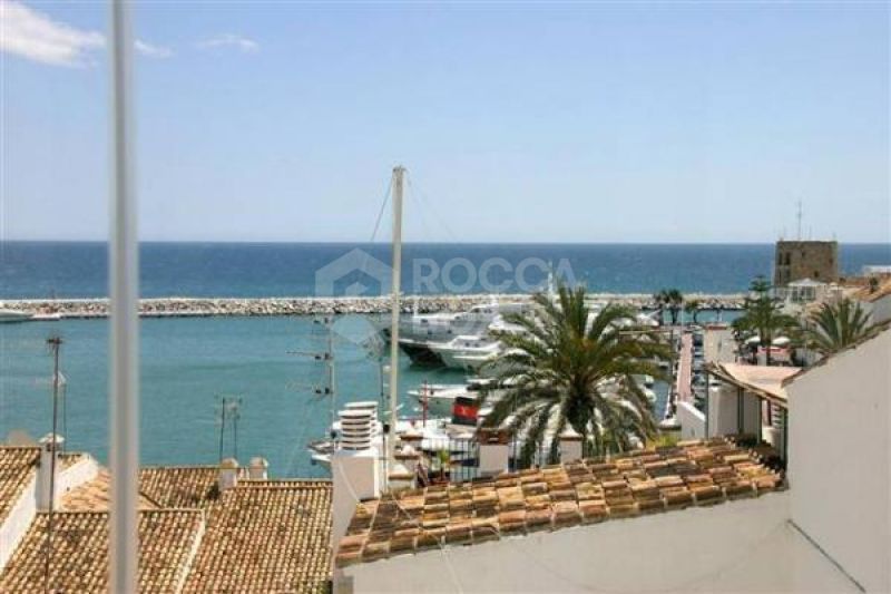 Stunning apartment located in heart of Puerto Banus marbella