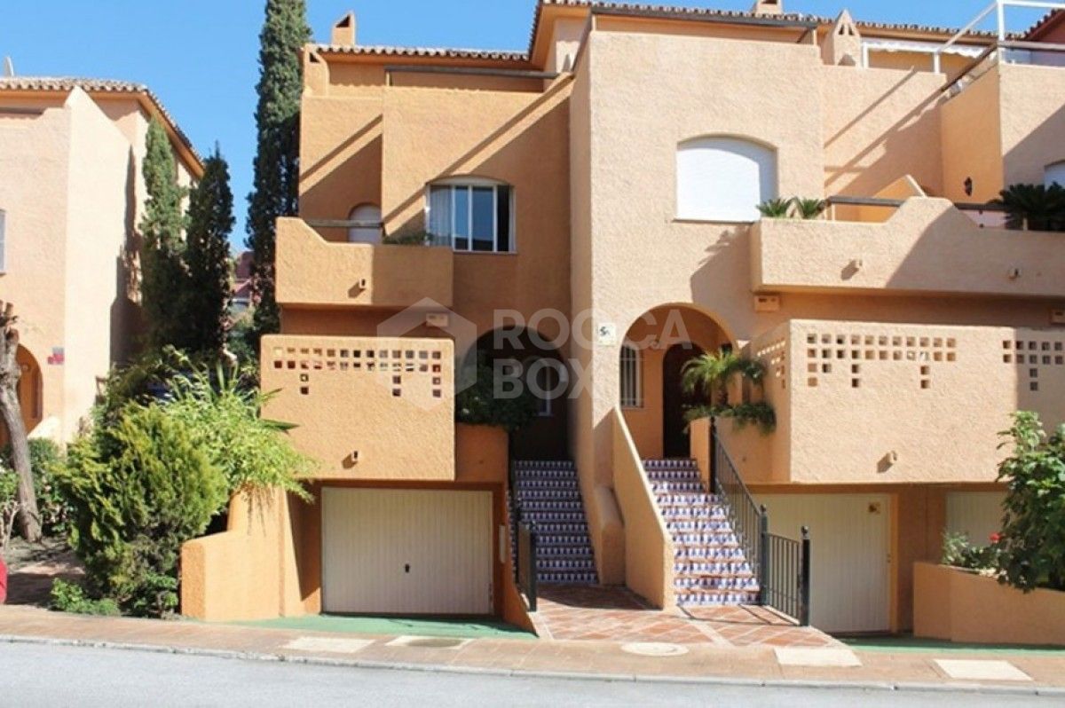 Fabulous townhouse in aloha Nueva Andalucia for sale