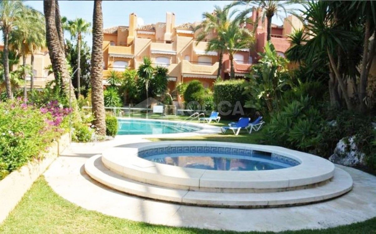 Fabulous townhouse in aloha Nueva Andalucia for sale