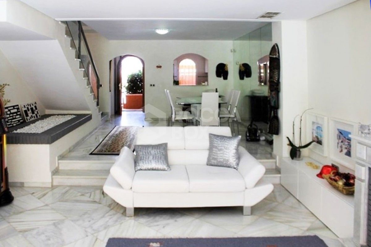 Fabulous townhouse in aloha Nueva Andalucia for sale