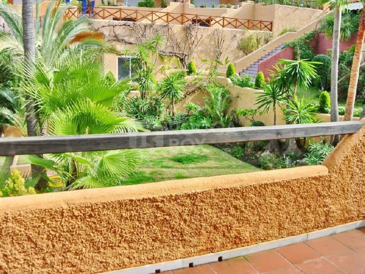 Fabulous townhouse in aloha Nueva Andalucia for sale