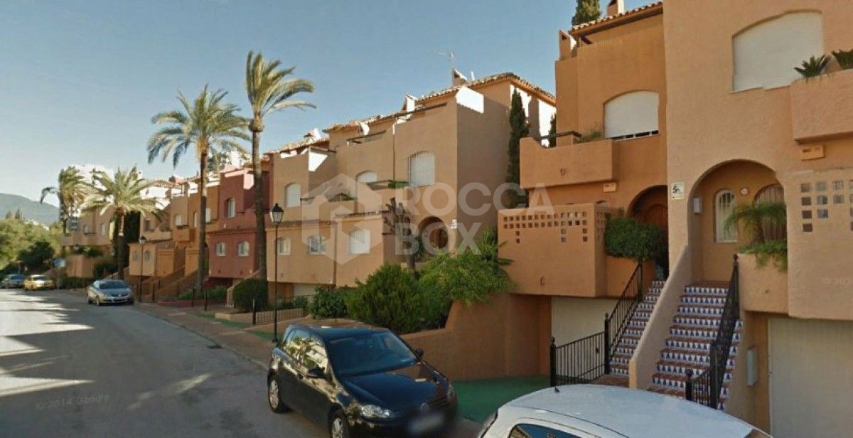 Fabulous townhouse in aloha Nueva Andalucia for sale