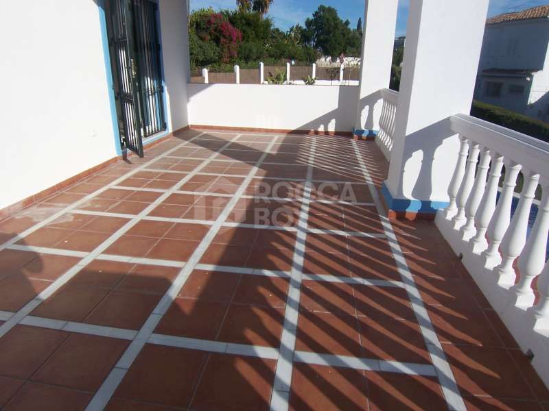 4 bedroom villa in nueva andalucia las brisas for sale