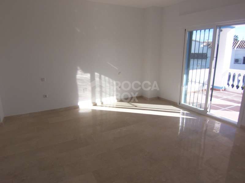 4 bedroom villa in nueva andalucia las brisas for sale