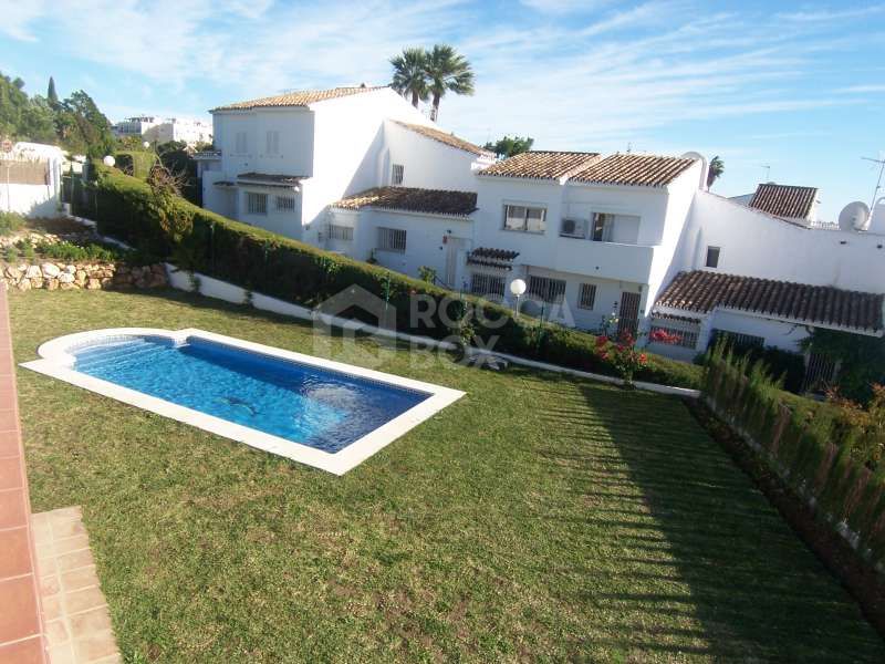 4 bedroom villa in nueva andalucia las brisas for sale