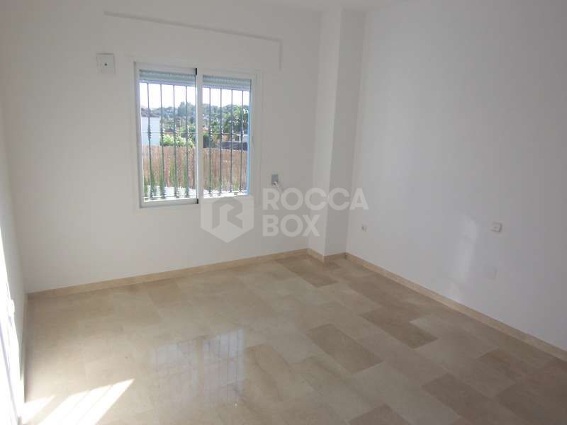 4 bedroom villa in nueva andalucia las brisas for sale