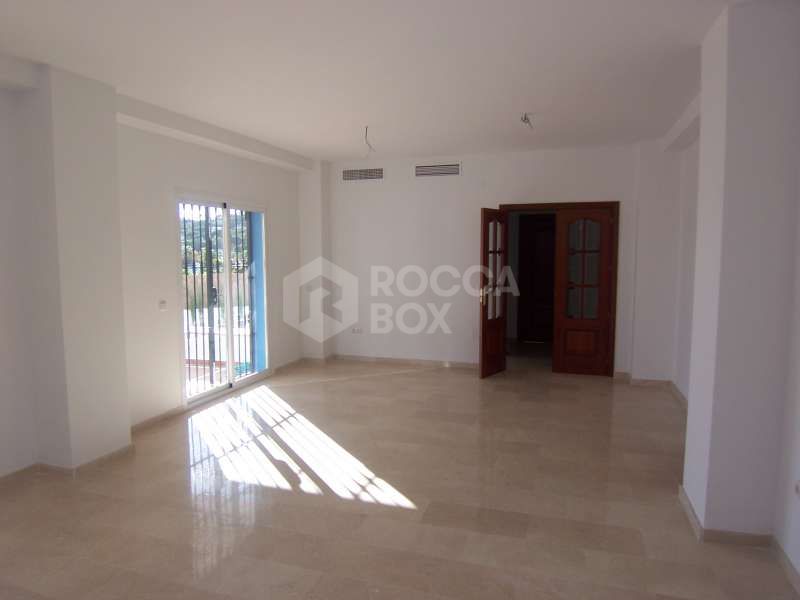 4 bedroom villa in nueva andalucia las brisas for sale