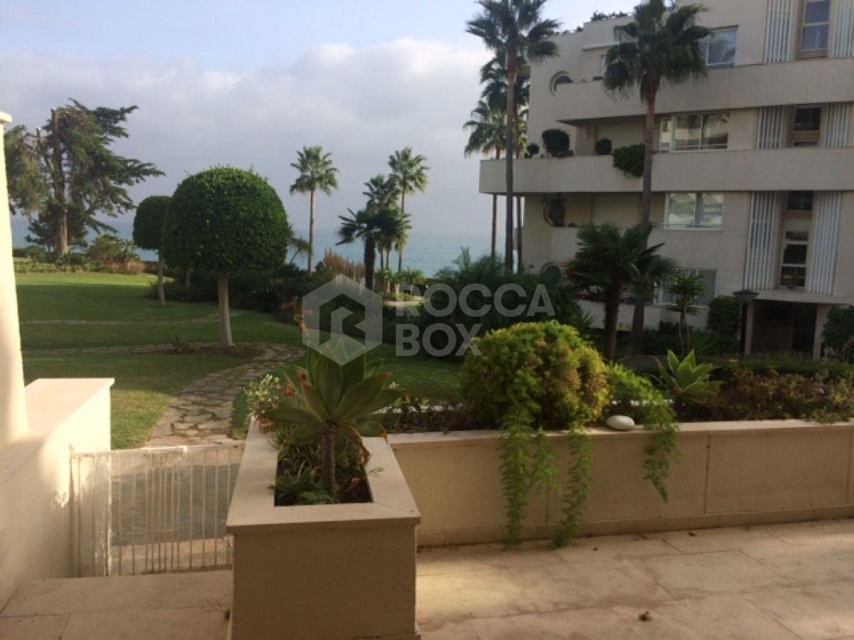 Apartment for sale in New Golden Mile, Estepona East