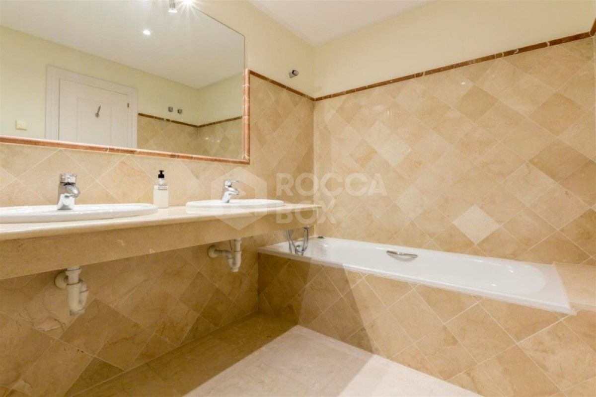 Great 3 bed townhouse for sale in El Paraiso in Marbella
