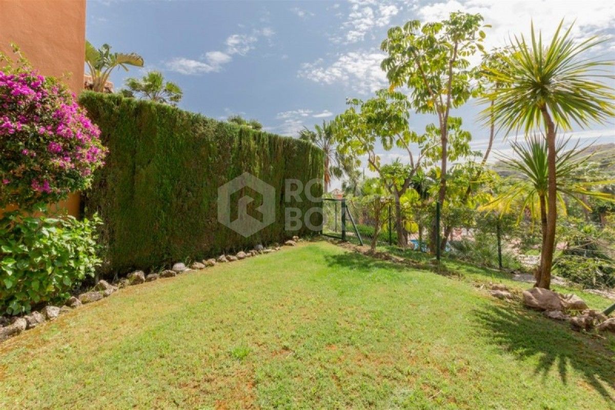 Great 3 bed townhouse for sale in El Paraiso in Marbella