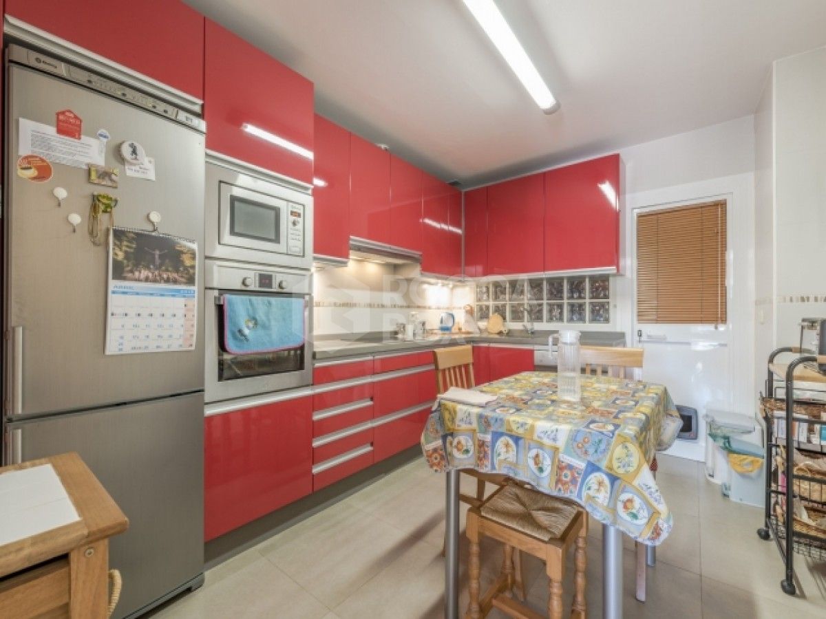 THIS BEAUTIFUL 3 bedroom APARTMENT FOR SALE in La Quinta, Benahavis