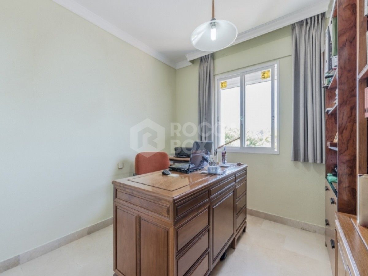 THIS BEAUTIFUL 3 bedroom APARTMENT FOR SALE in La Quinta, Benahavis