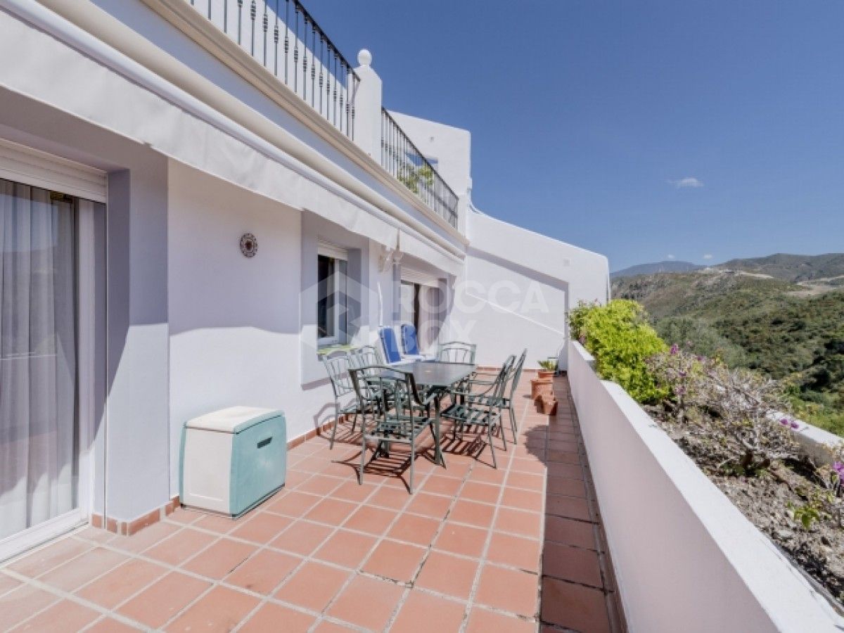 THIS BEAUTIFUL 3 bedroom APARTMENT FOR SALE in La Quinta, Benahavis