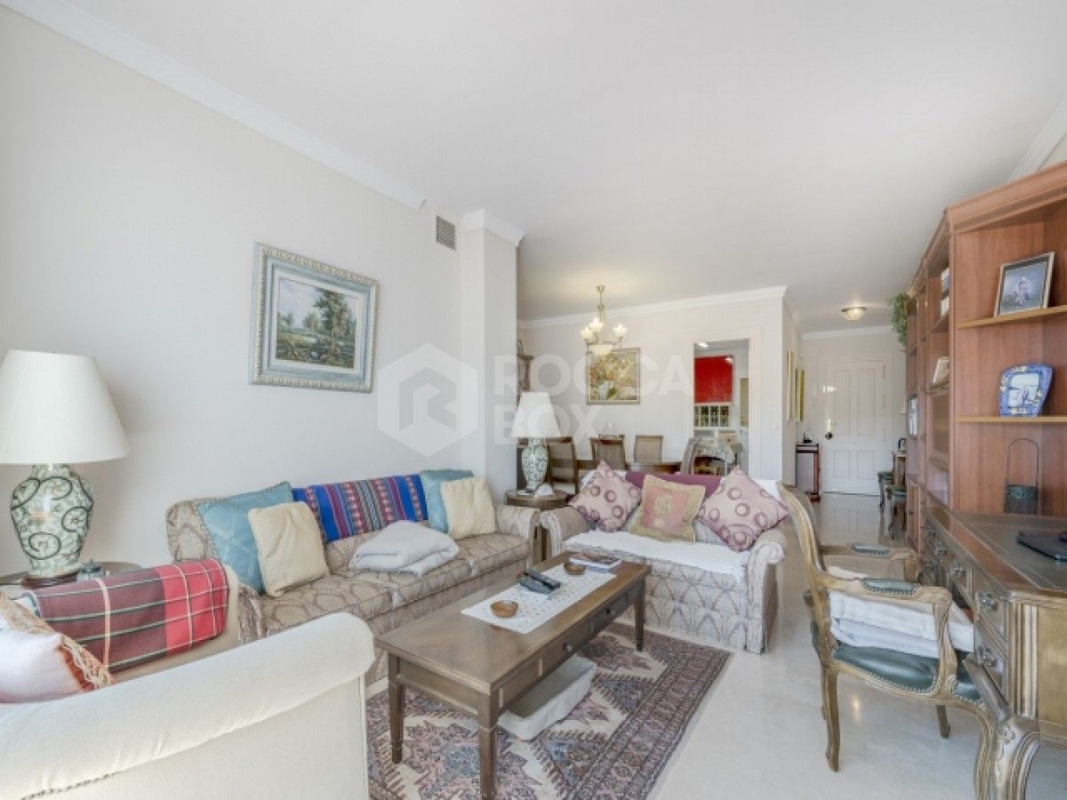 THIS BEAUTIFUL 3 bedroom APARTMENT FOR SALE in La Quinta, Benahavis