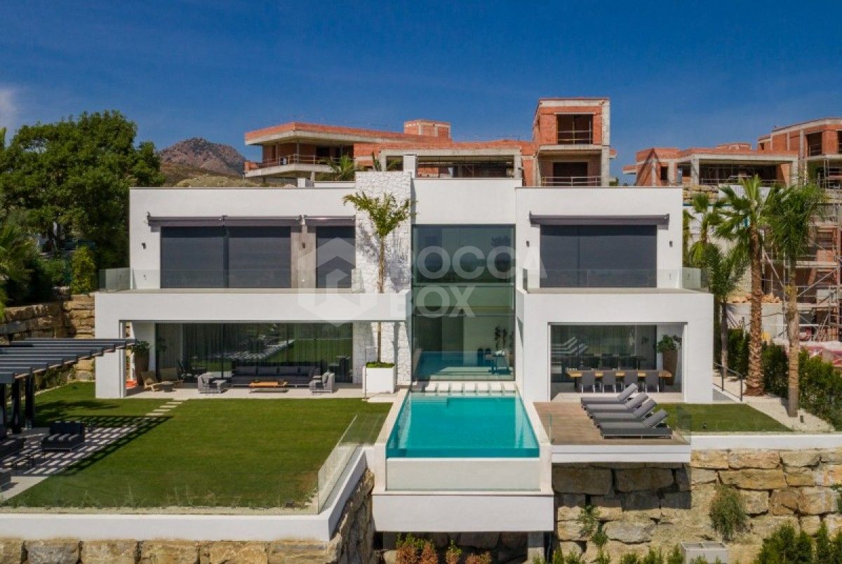 State of the art contemporary villa for sale in La Alqueria in Benahavis