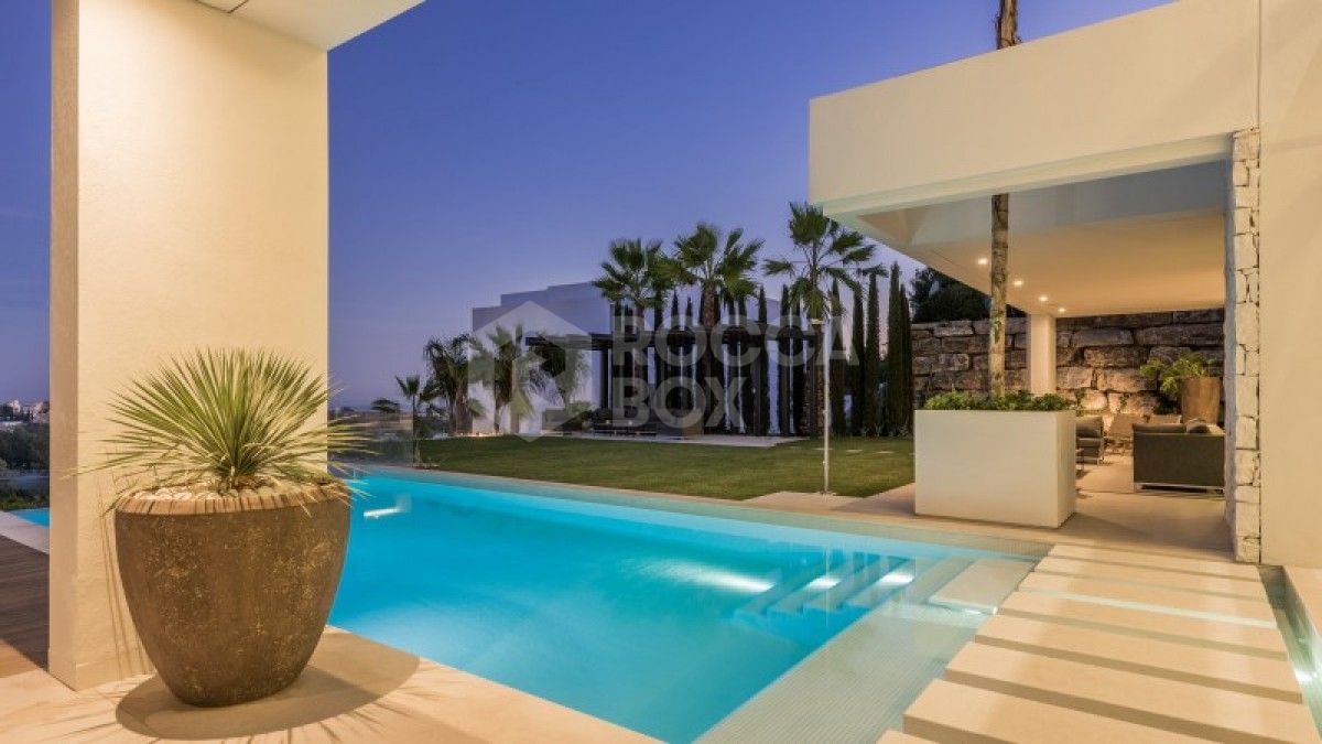 State of the art contemporary villa for sale in La Alqueria in Benahavis